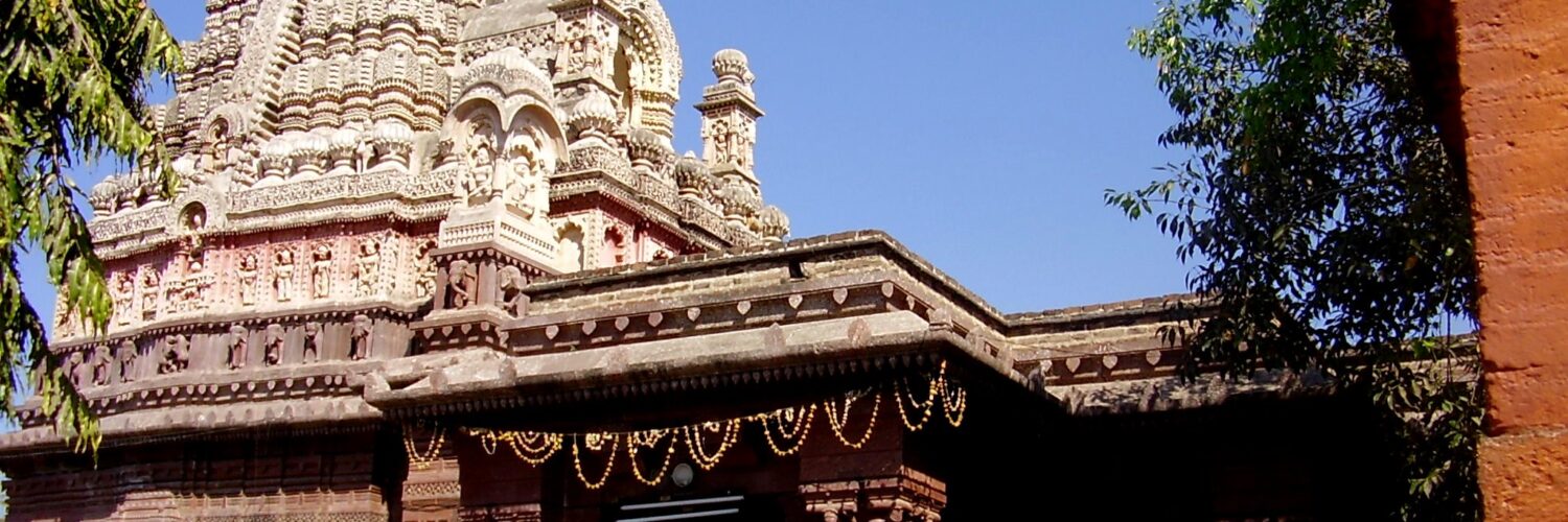 Grishneshwar temple, Source - https://commons.wikimedia.org/wiki/File:Grishneshwar_temple_in_Aurangabad_district.jpg