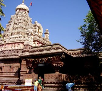 Grishneshwar temple, Source - https://commons.wikimedia.org/wiki/File:Grishneshwar_temple_in_Aurangabad_district.jpg