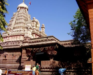 Grishneshwar temple, Source - https://commons.wikimedia.org/wiki/File:Grishneshwar_temple_in_Aurangabad_district.jpg