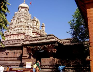 Grishneshwar temple, Source - https://commons.wikimedia.org/wiki/File:Grishneshwar_temple_in_Aurangabad_district.jpg