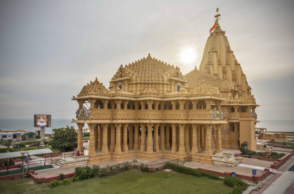 Somnath Jyotirling Temple https://commons.wikimedia.org/wiki/File:Somanath_mandir.jpg